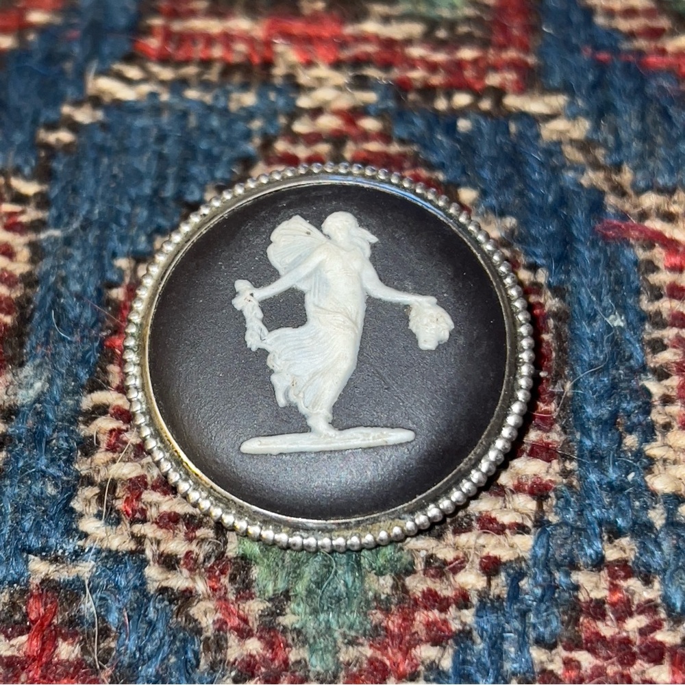 Vintage Wedgwood Black Jasperware Silver Round Cameo Brooch Pin 69 C
